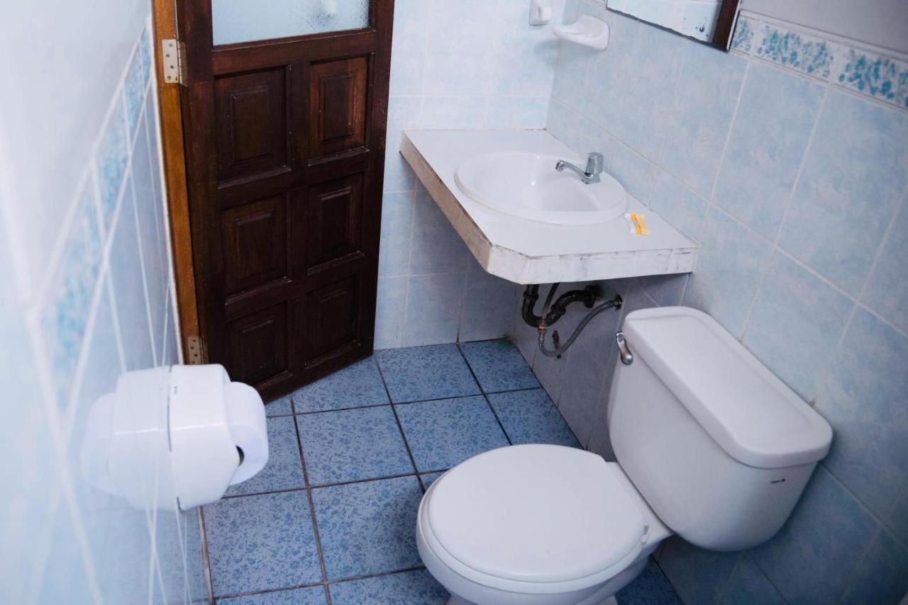 Hotel Jorge Chavez Трухильо Екстериор снимка
