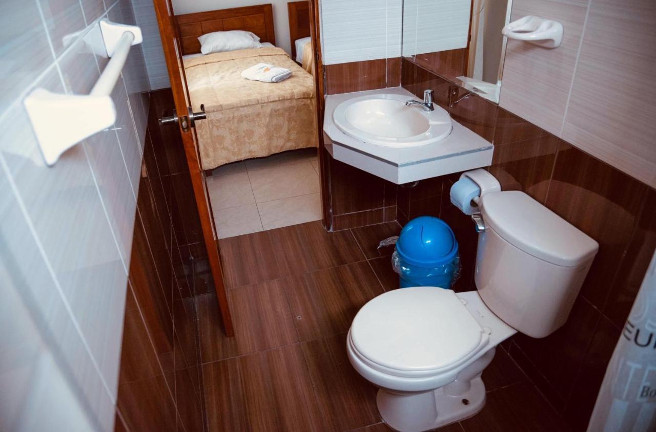 Hotel Jorge Chavez Трухильо Екстериор снимка