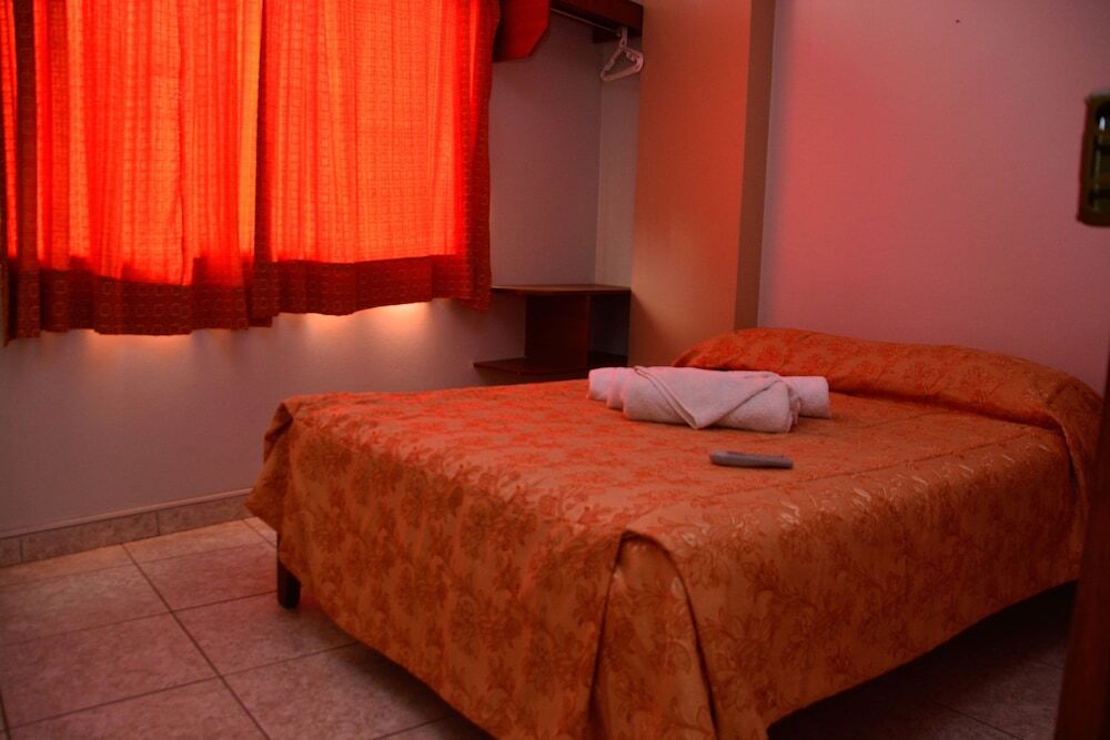 Hotel Jorge Chavez Трухильо Екстериор снимка